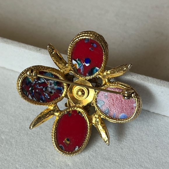 Vintage Sarah Coventry red Easter cabochon Maltese cross brooch gold tone EUC - Picture 4 of 5
